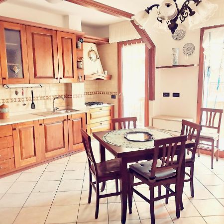 Il Tulipano Apartment San Bartolomeo Al Mare Exterior foto