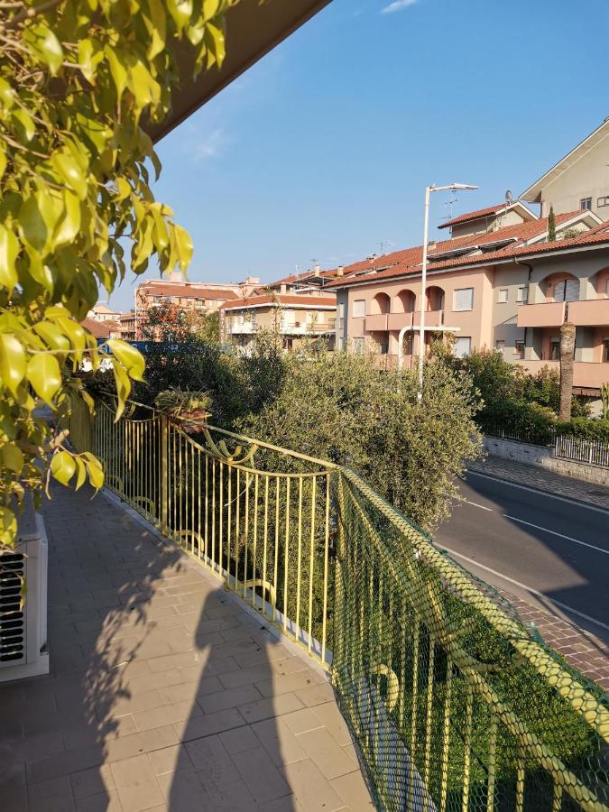Il Tulipano Apartment San Bartolomeo Al Mare Exterior foto
