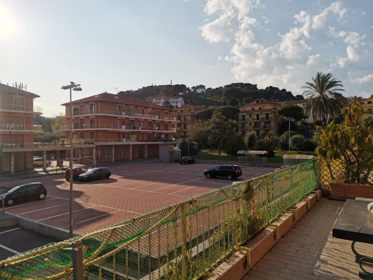 Il Tulipano Apartment San Bartolomeo Al Mare Exterior foto