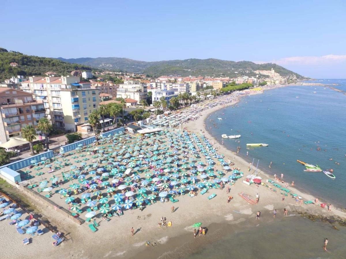Il Tulipano Apartment San Bartolomeo Al Mare Exterior foto